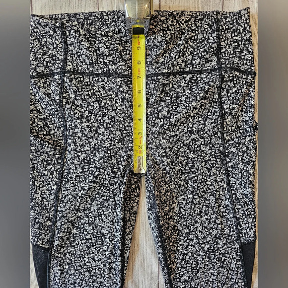 Lululemon •Size 10• Sole Training Cropped Legging Black White Floral Mesh Pocket - Picture 6 of 13